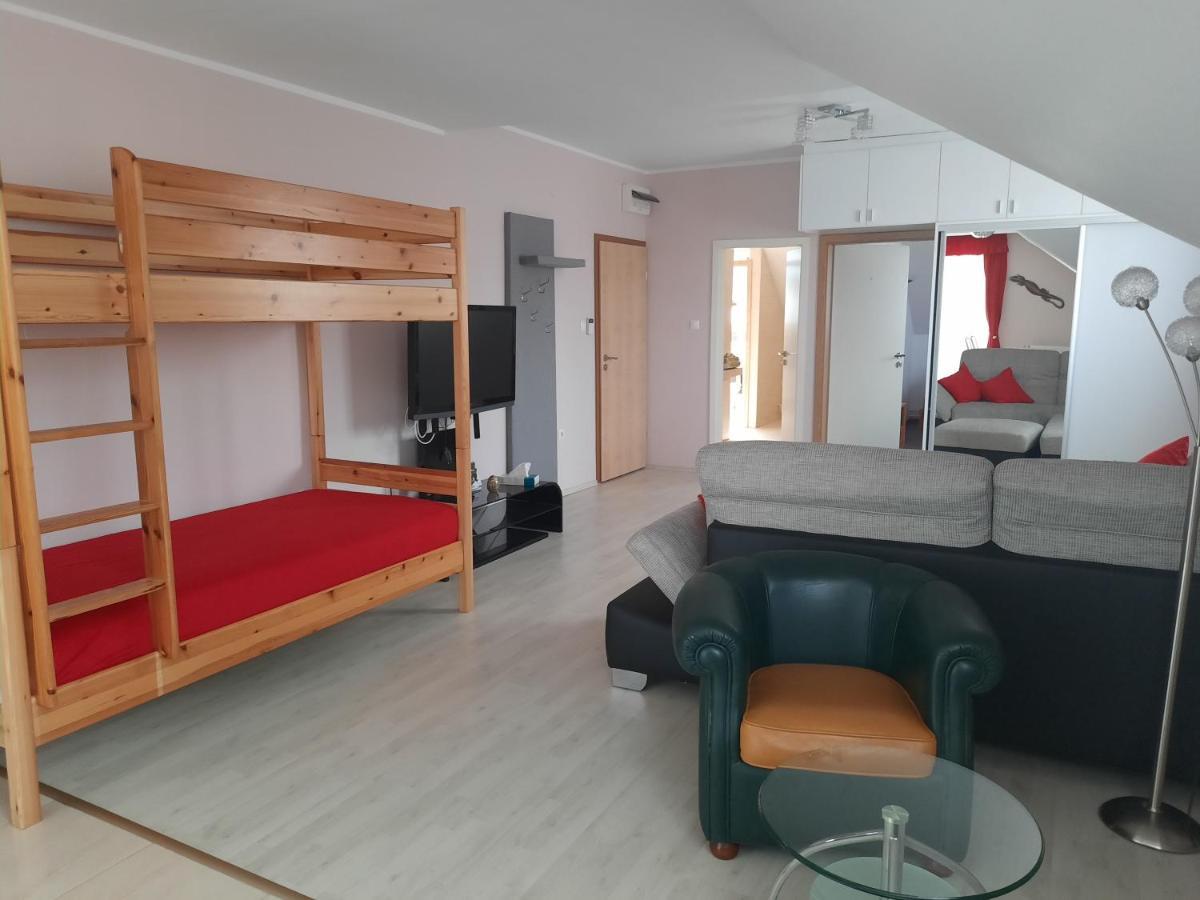 Fitt Apartman Lenti Exteriör bild
