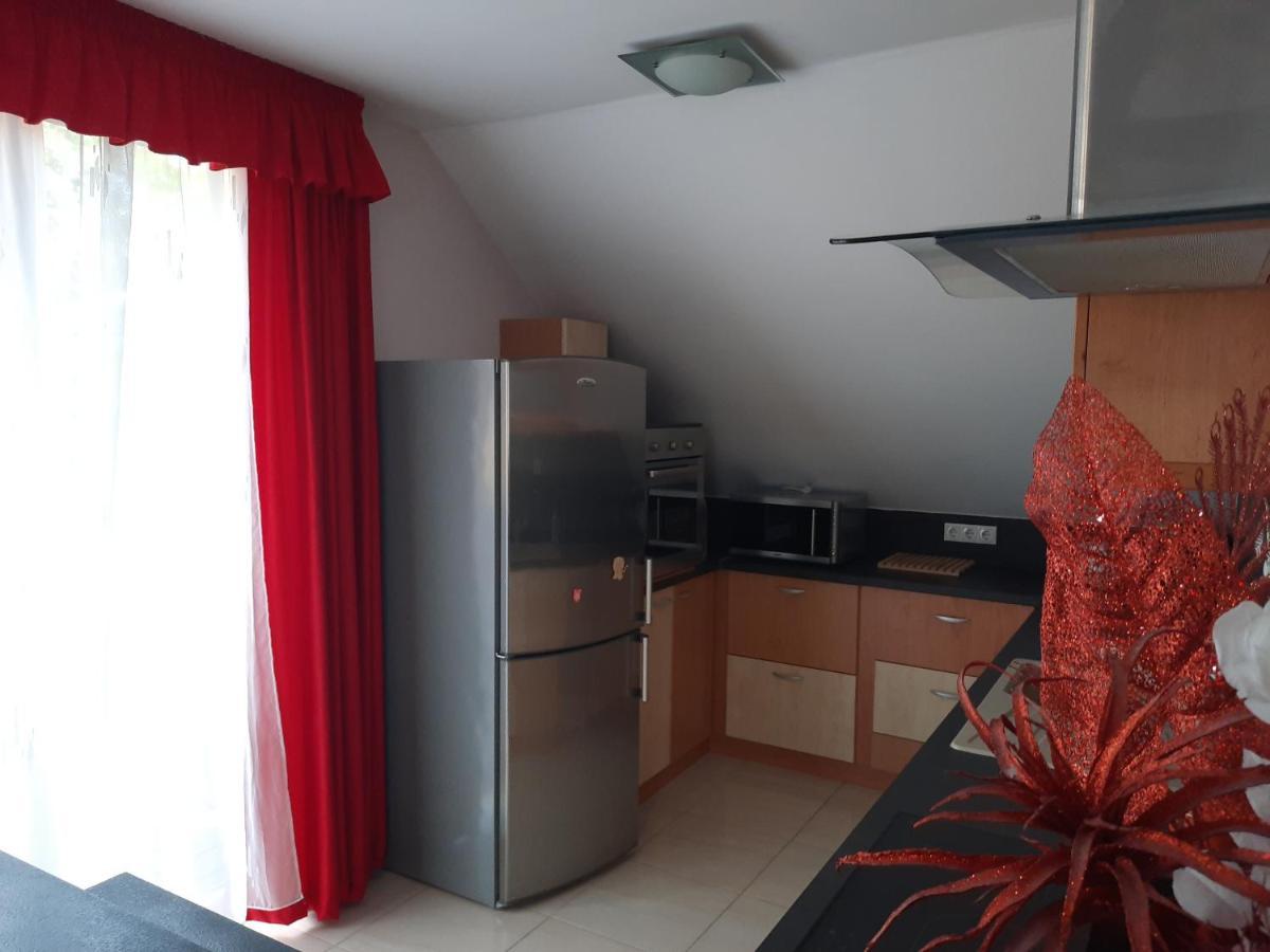 Fitt Apartman Lenti Exteriör bild