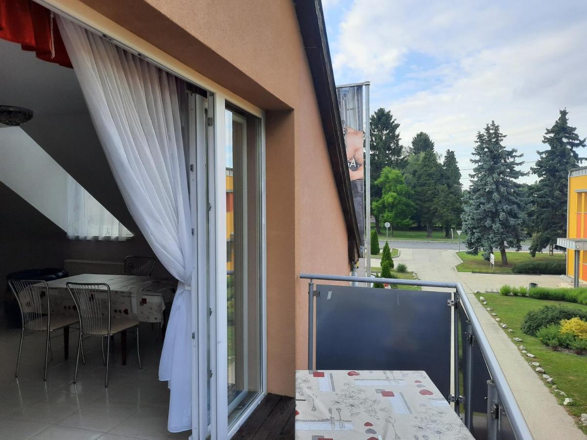 Fitt Apartman Lenti Exteriör bild